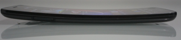 LG G Flex (tranche gauche)