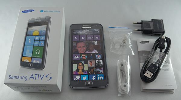 Test Samsung Ativ S : contenu de la boite