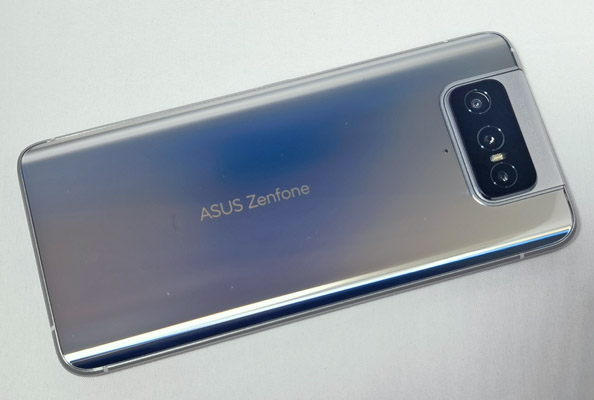 Dos de l'Asus Zenfone 8 Flip