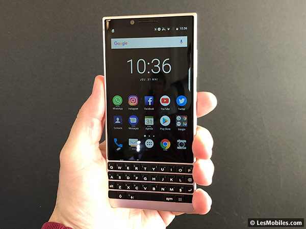 BlackBerry KEY2 : le smartphone à clavier physique revient avec un double capteur photo