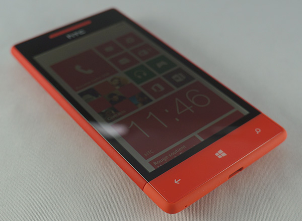 HTC Windows Phone 8S : smartphone couché